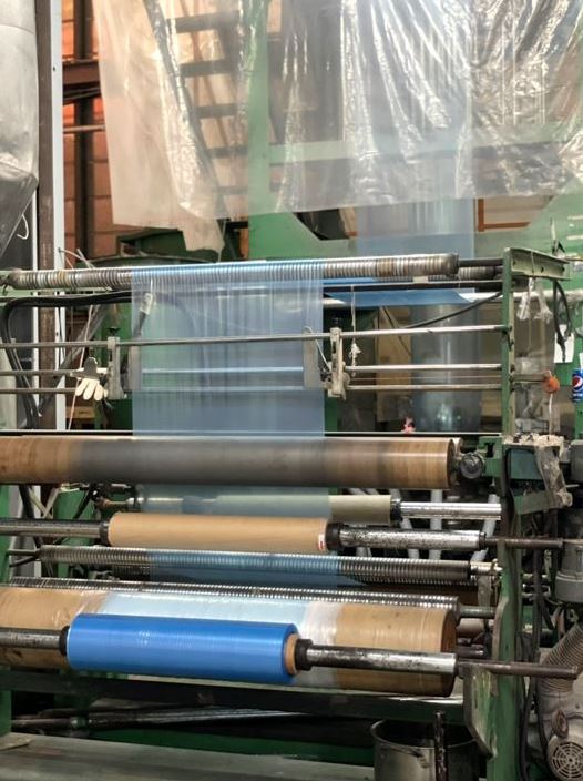 温晟塑胶袋制作、吹膜，投料塑胶粒，精密测量袋宽、袋厚 1